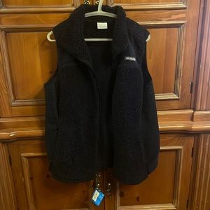 Women’s thick pile fleece vest dark blue almost black; Columbia, NWT